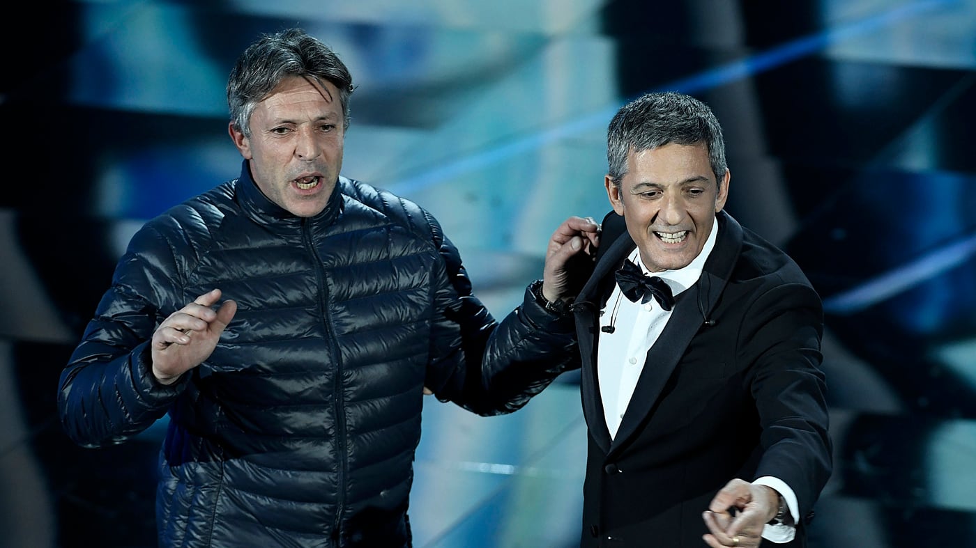 Gag, scollature e disturbatori. Il Festival parte secondo copione