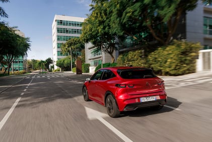 Renault Clio E-Tech: guarda tutte le foto 8