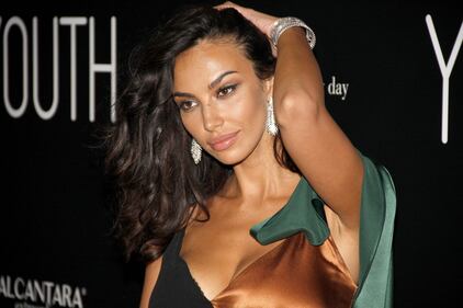 Madalina Ghenea, scollatura supersexy sul red carpet 32