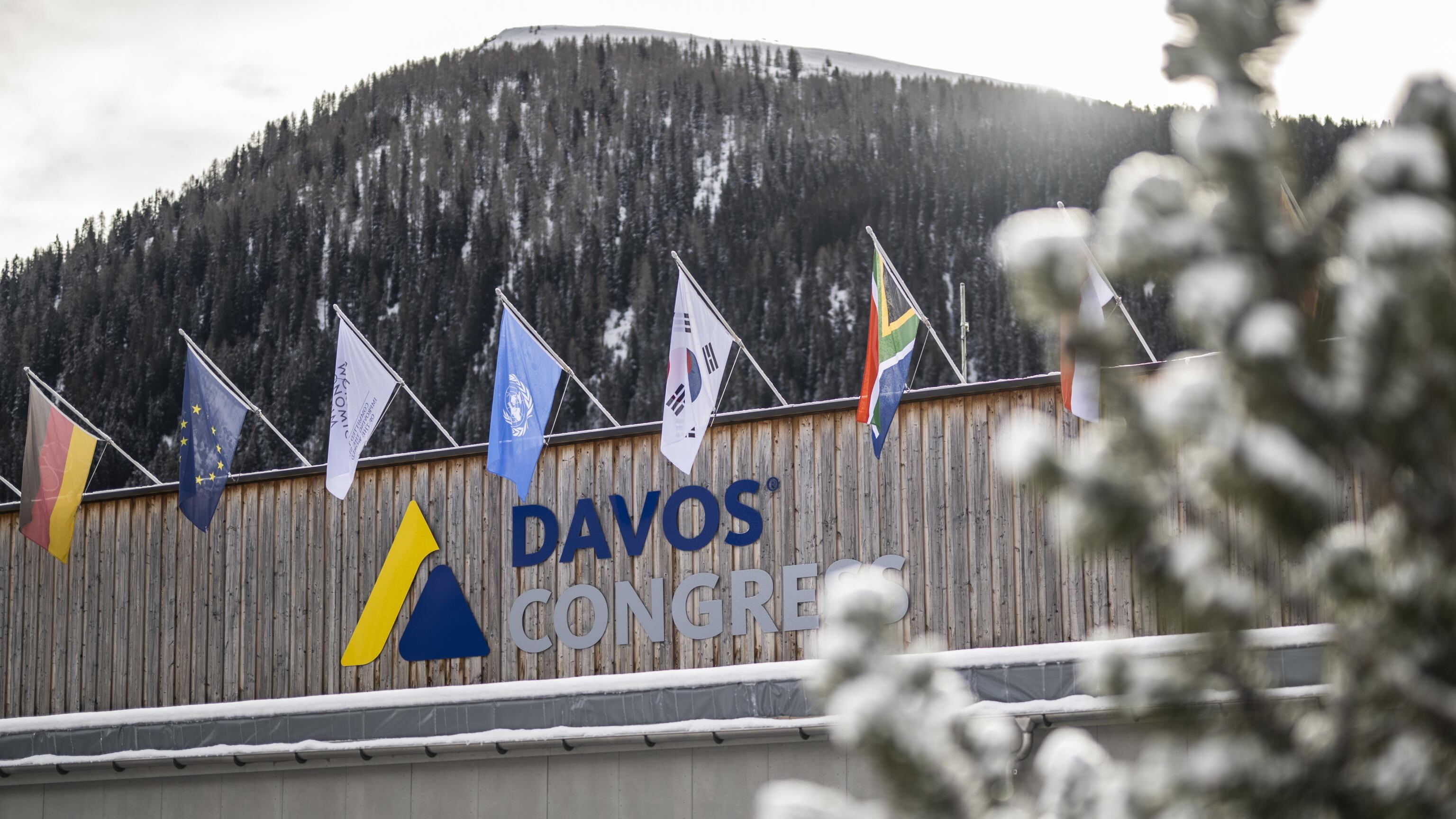 Il cielo è cupo sopra Davos: l'élite vede la recessione