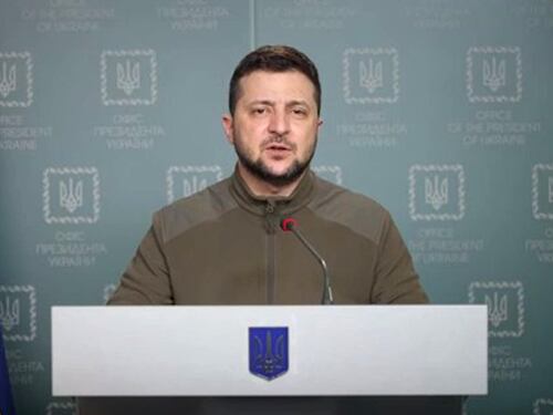 Biden fa il duro: "Putin pagherà". Zelensky: salvate Abramovich