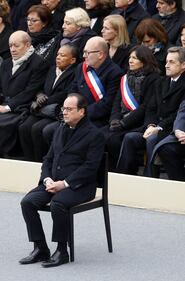 Hollande: "Volevano zittirci, canteremo più forte" 8
