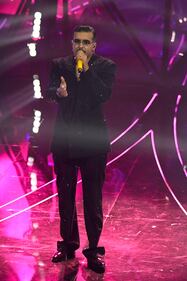 Sanremo 2024: ecco il look della prima serata del Festival di Geolier 5