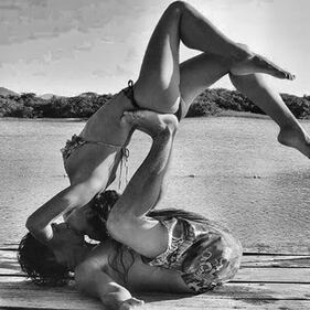 Naike Rivelli nuda nell'ulivo secolare 6