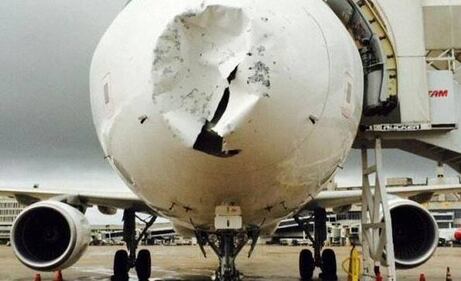 Aereo della TAM distrutto dalla grandine 3