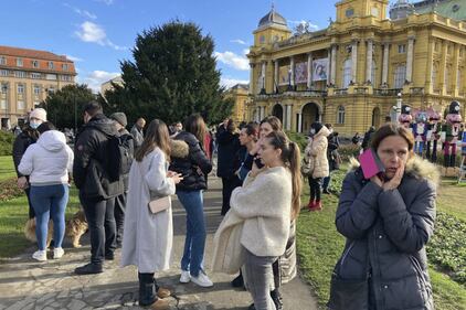 Forte sisma in Croazia, edifici distrutti. Morta una bimba 3