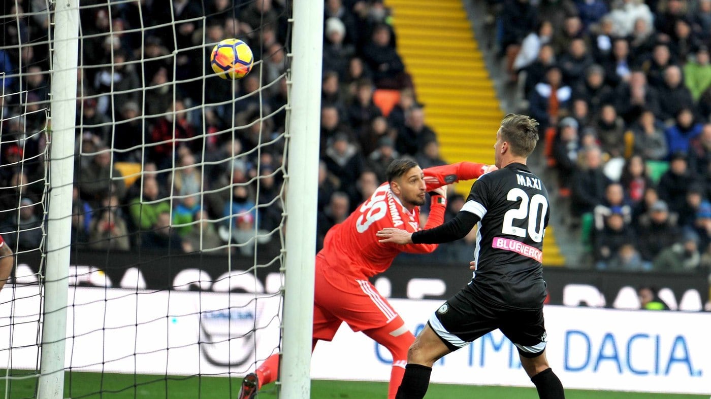 Calabria fa un harakiri. E così l'Udinese ferma la rimonta del Milan