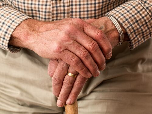 Frattura del femore a 90 anni, cause e prevenzione