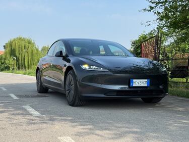 Model 3 RWD 2026: guarda le foto 11