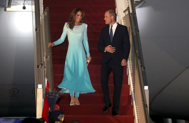 Kate e William sbarcano in Pakistan, la Duchessa incanta 6