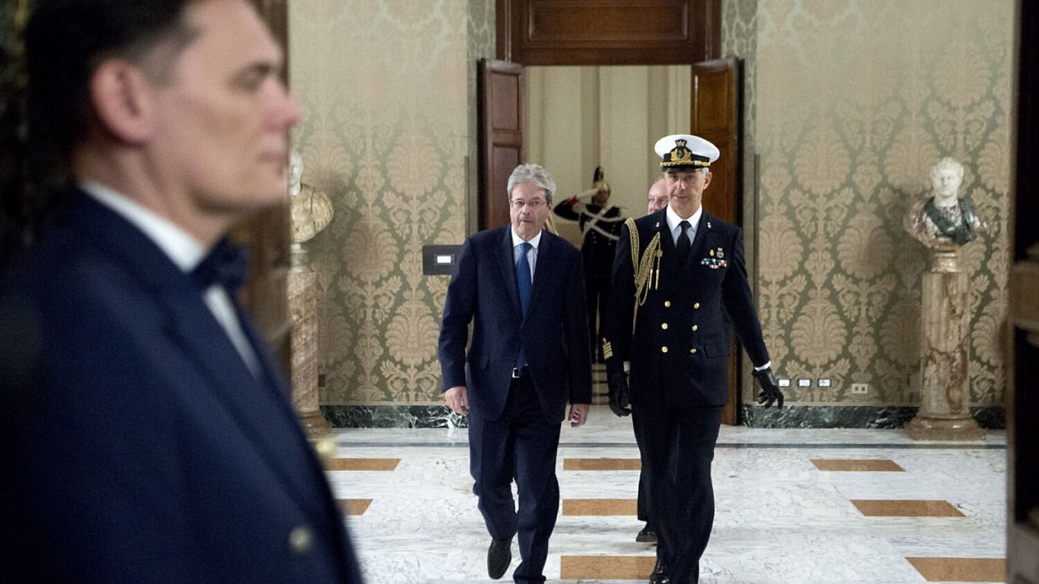 Gentiloni: "Stiamo con gli Usa. Attacchi col gas, niente dubbi"