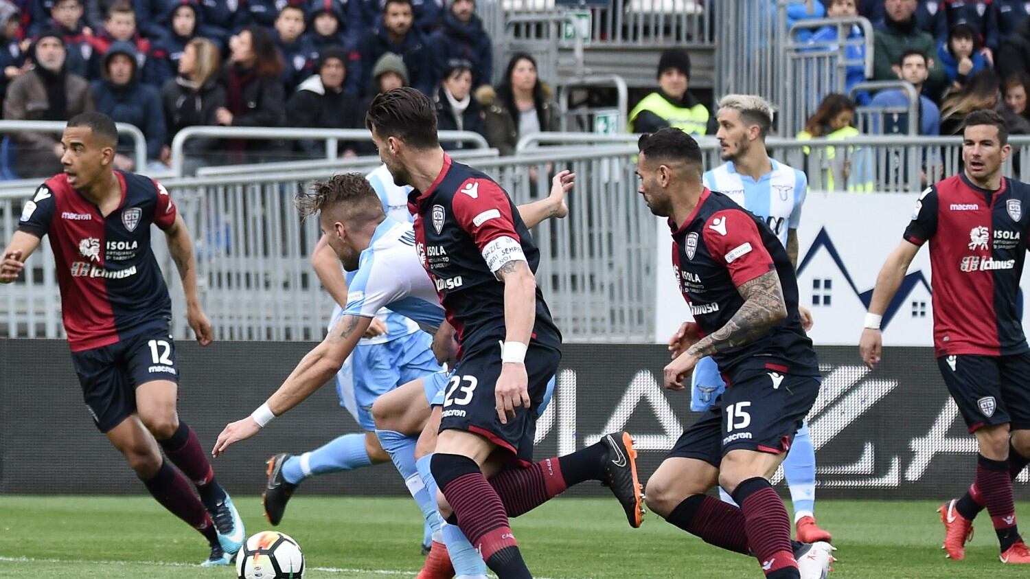 Serie A, la Lazio riprende il Cagliari al 95', Samp ko a Crotone. Vince l'Atalanta