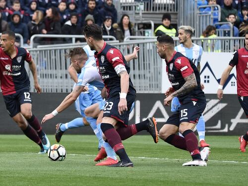 Serie A, la Lazio riprende il Cagliari al 95', Samp ko a Crotone. Vince l'Atalanta