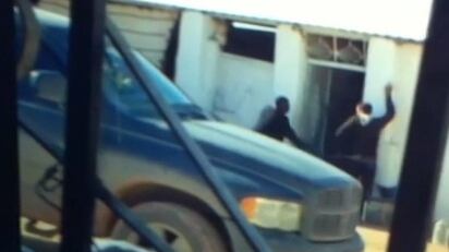 Libia, migranti siriani presi a frustate dagli scafisti