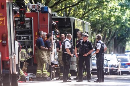 Lubecca, 14 accoltellati sul bus "Non è escluso il terrorismo"