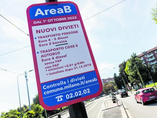 Sala si loda: "Milano è migliorata, Area B è un esempio in Europa"