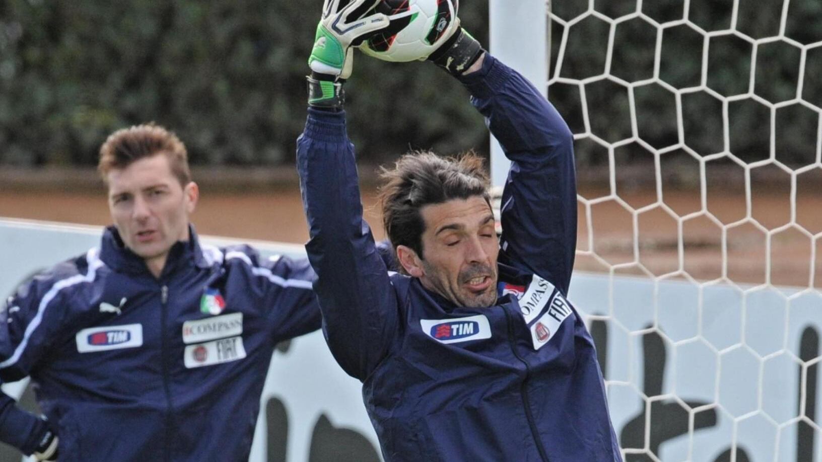 Buffon convoca Totti: "È uno di noi"