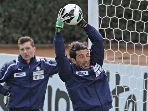 Buffon convoca Totti: "È uno di noi"
