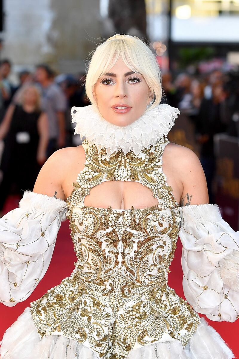 Lady Gaga, scollatura hot alla première 10