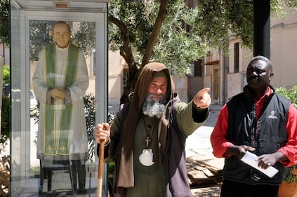 Da dieci anni in Italia, ma rischia l'espulsione. Il frate missionario Biagio Conte inizia il digiuno 3