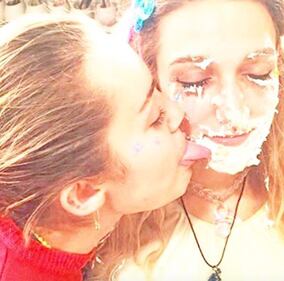 Miley Cyrus hot a Hilarity for Charity 12
