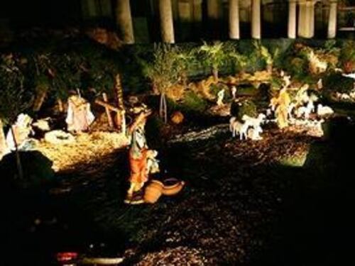 No ai vecchi presepi sì all'albero porno Il Natale diventa laico
