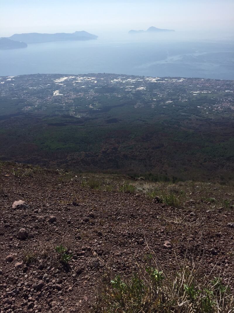 Vivere sulle pendici del Vesuvio tra fatalismo e rischio eruzione 5