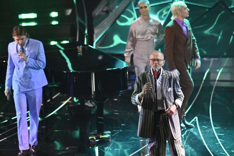 Sanremo 2024: ecco il look della quarta serata del Festival dei Bnkr44 1