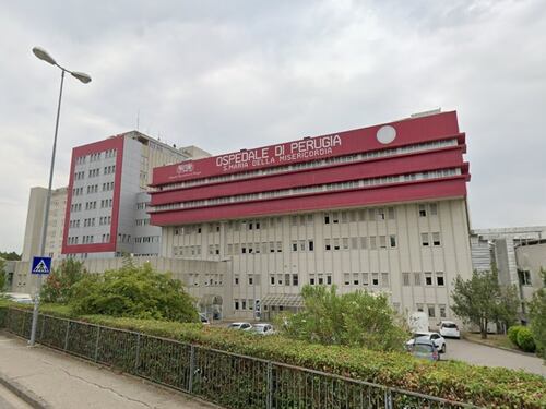 "Respira male". Muore in ospedale per un ago nei bronchi