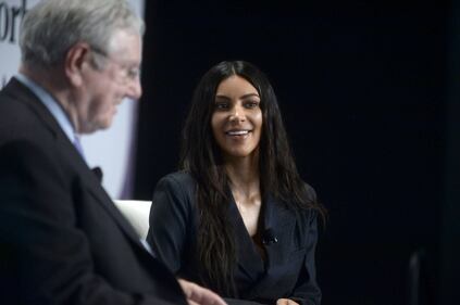 Kim Kardashian sexy, parla per le donne 9