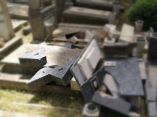 Il cimitero Verano semidistrutto da anni