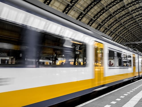 Febbraio nero per chi viaggia: treni, bus e voli a rischio sciopero
