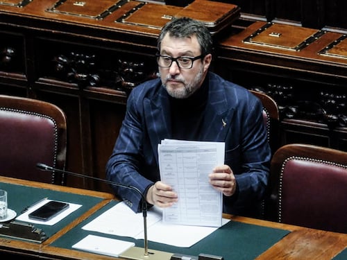 Salvini attacca sui rom. Governo, ipotesi ispettori