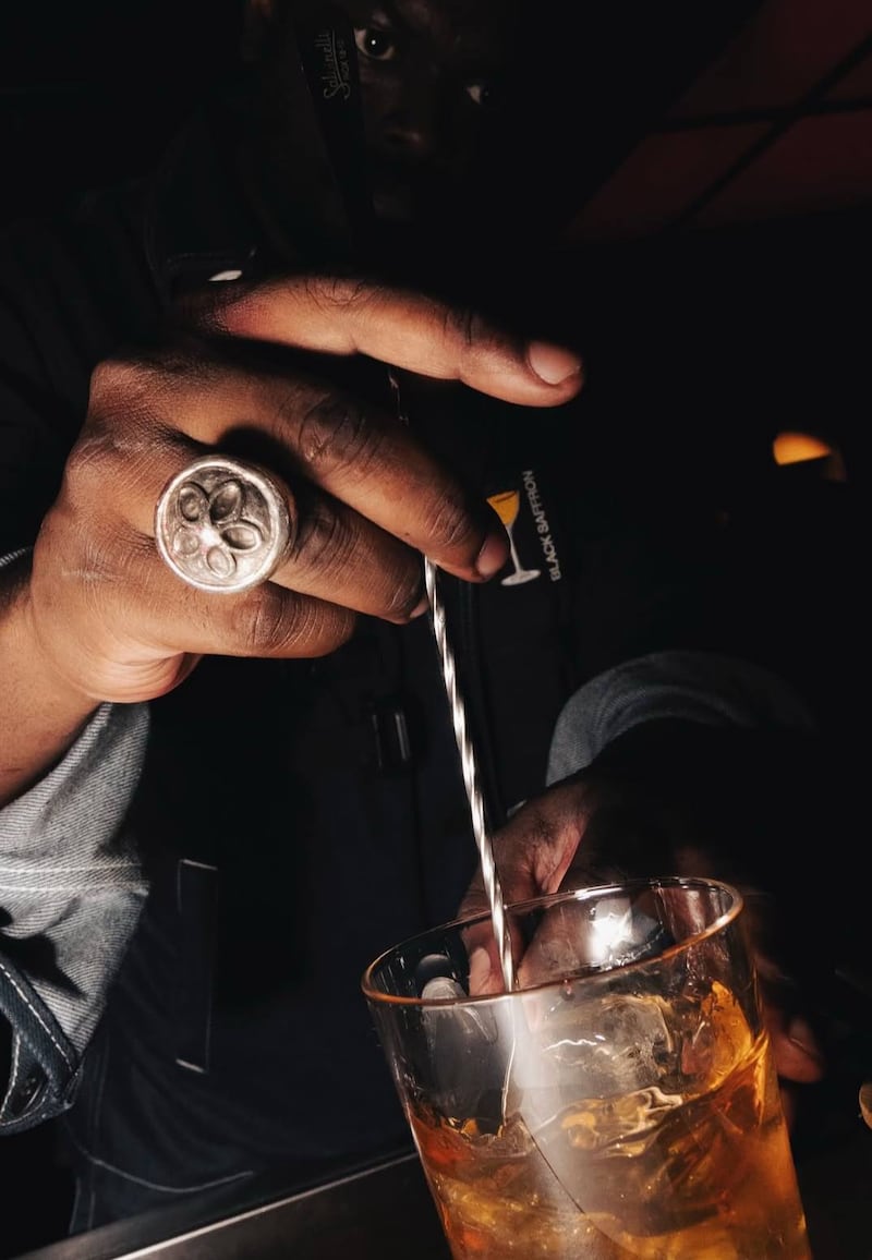 MOGO, la preparazione di un cocktail