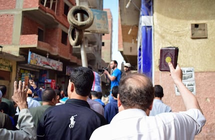 Manifestanti pro-Morsi in corteo a Giza 6