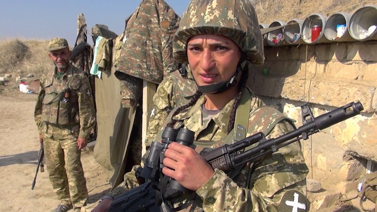 La campionessa di judo con il kalashnikov. "Adesso mi batto per il Nagorno Karabakh"