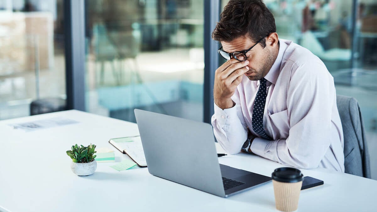 Salute mentale, aumenta il rischio burnout: sintomi e prevenzione