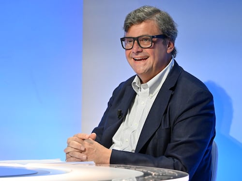 Baruffa al centro. E Calenda fa infuriare tutti