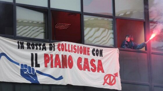 Riallacciò l'acqua a stabili occupati: sotto indagine il sindaco di Bologna