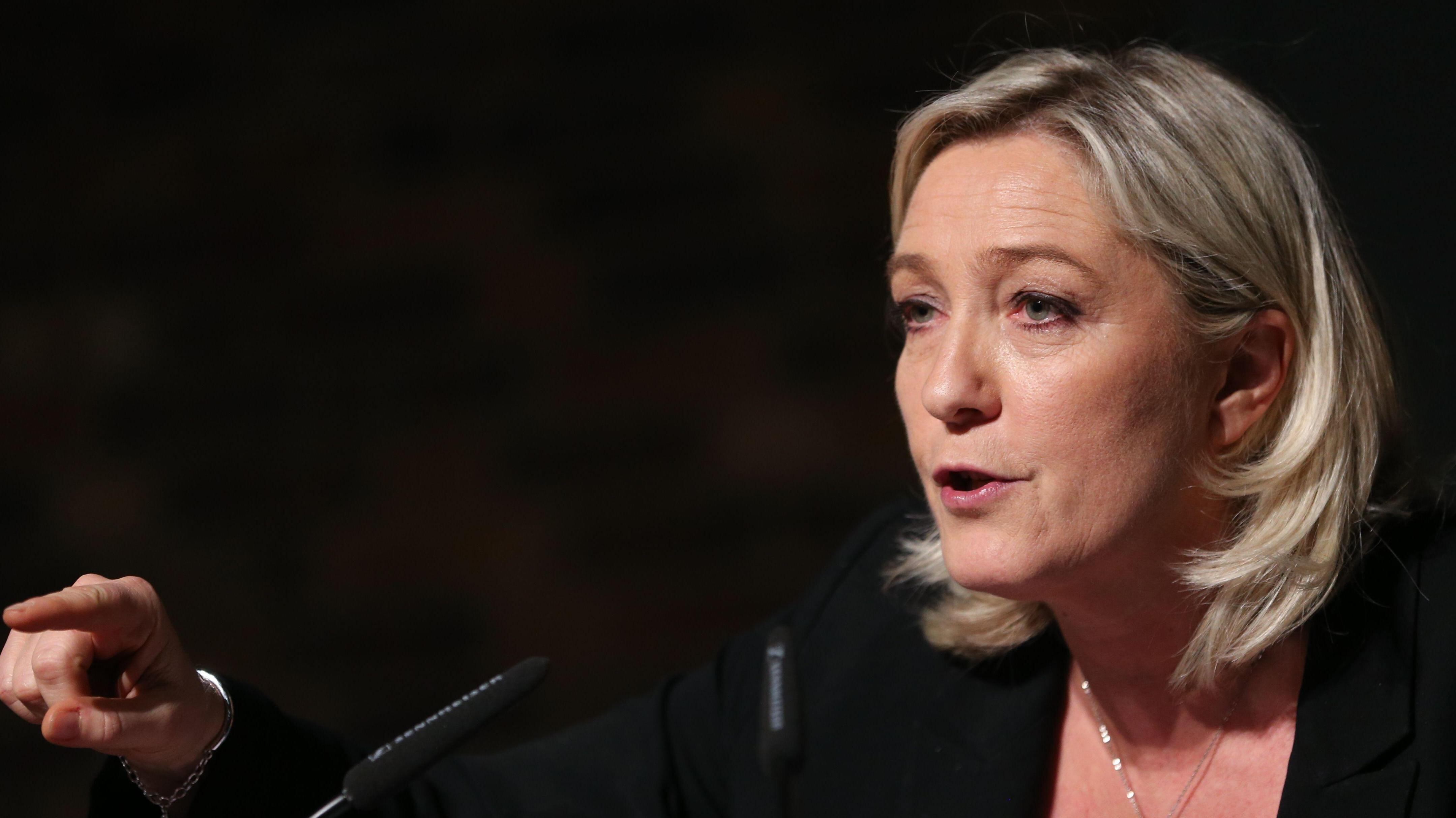 Gli scandali annoiano i francesi E la Le Pen ringrazia e vince