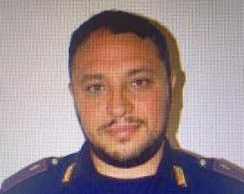 Poliziotto ucciso a Napoli, l'auto distrutta e i soccorsi 2