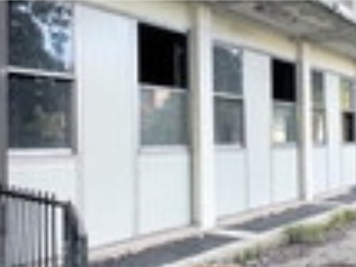 Basta un salto per "occupare" l'ex centro civico di viale Ungheria