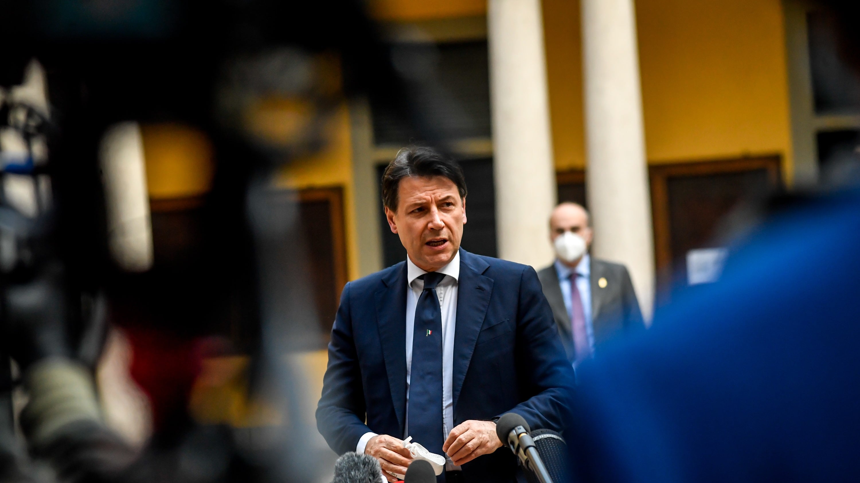 Zone rosse chiuse in ritardo: le carte che inguaiano Conte