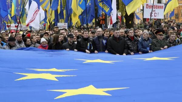 Un'altra mossa Ue contro Putin: 1,8 miliardi di aiuti per Kiev