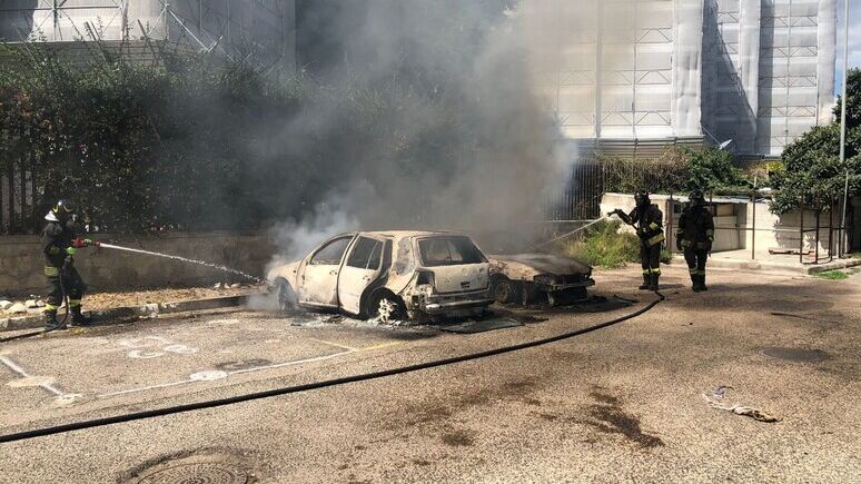 Napoli, litiga con la vicina di casa e le dà fuoco: arrestato 53enne di Quarto