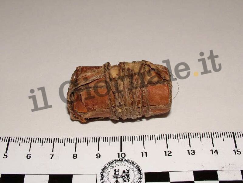 Ecco le bombe artigianali trovate dagli artificieri in Italia 12