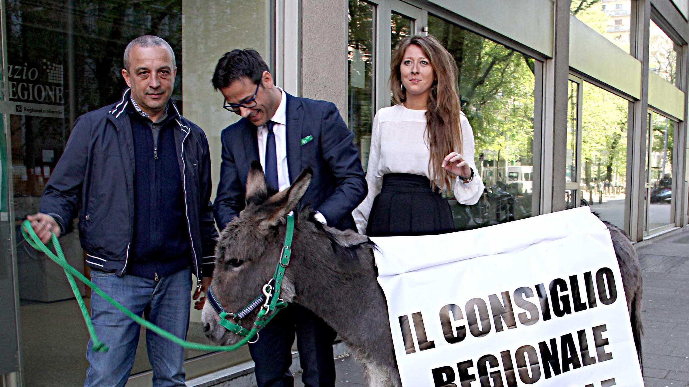 Asini e martellate sulle slot Lega-show al Pirellone