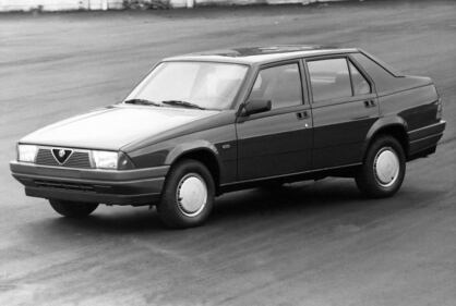 Alfa 75: guarda la gallery 12