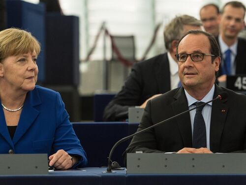 Profughi, Merkel: "Regole di Dublino superate". Hollande: "Doveroso aiutare Grecia e Italia"