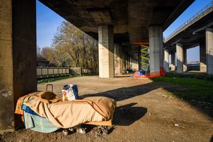 Milano, accampamento migranti sotto cavalcavia Tangenziale Est 3